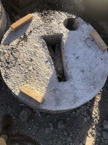 бетон тумба: Крышка по туалет 
Диаметр 110см
Толщина 15см 
Удобная стандарт