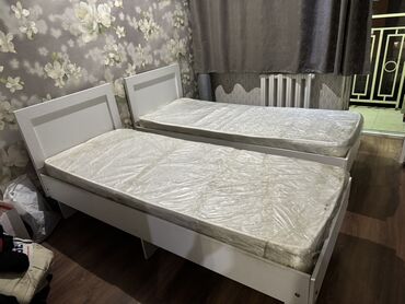 односпальные кроватки: Две односпальные кровати с матрасами. - Размер спального места