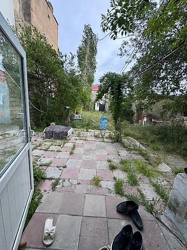 Həyət evləri və villaların satışı: Satılır: Həyət evi - Geniş planlı birmərtəbəli ev, ayrı-ayrı böyük — 25