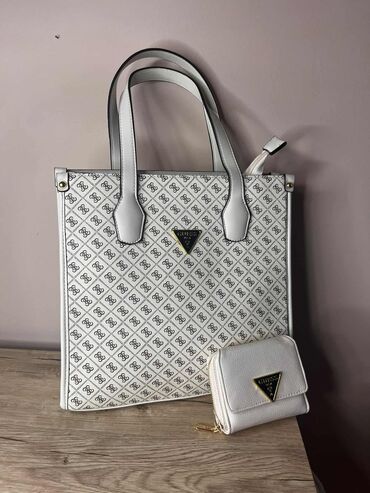 Torbe: Guess ❤️ Novčanik: Cena 1750 din. +ptt 📌 Torbica: Cena 2900 din +ptt 📌 — 13
