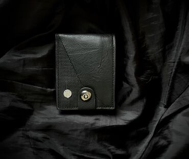 спортивный сумка: Продаю кошелёк цена нормальная не использованный новый