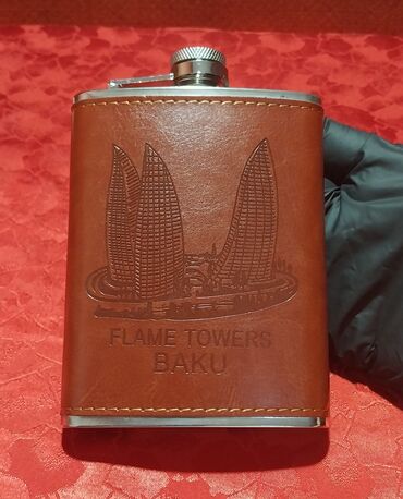 Digər kolleksiyalar: İçki qabı dəsti şahmat lövhəsi ilə birlikdə satılır. Üzərində Alov — 15