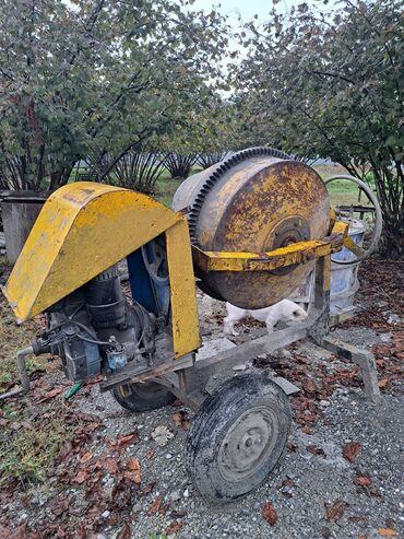 Alətlər: Beton mişalka ve qelib dest satlır