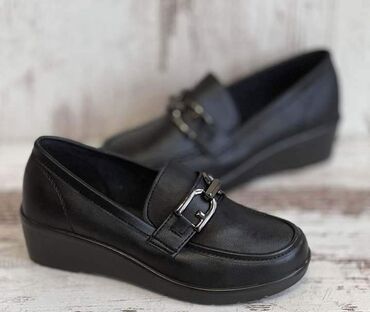 Women's Footwear: Loafers, 41