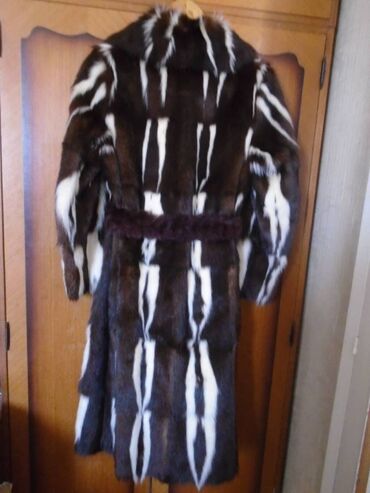 Krzneni kaputi: M, Sa postavom — 12