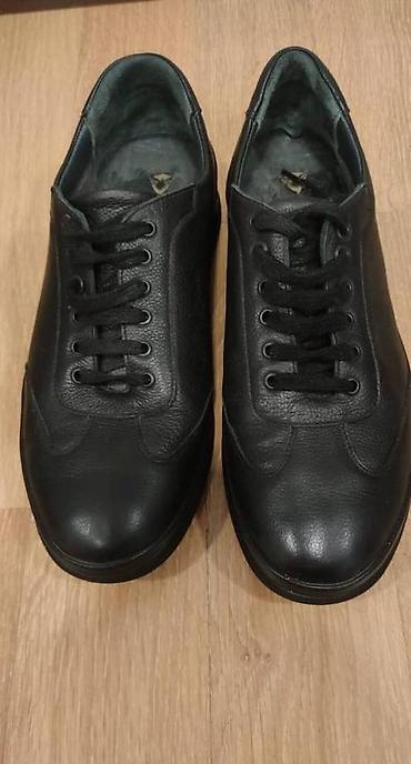 vans ayaqqabi: İdman stilli ayaqqabı. Türkiyə istehsalıdır. Üstü qalın lakin yumşaq — 3