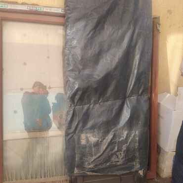 садовый стол: Пластиковые двери и окна в цвете «под дерево» Описание: -