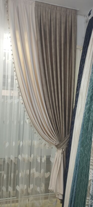 Шторы и занавески: Ош базарында арзан баада шторалар сатылып жатат.Большой — 13