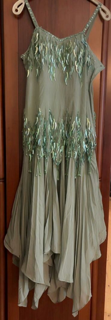 Ziyafət donları: Ziyafət geyimlərinin satışı her rengde var. Qiymetler ferqlidi. 15 azn — 17