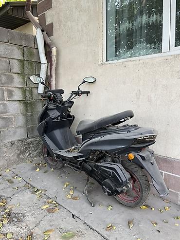yamaha crypton: Скутер Kawasaki в чёрном цвете. Городская модель с автоматической — 1