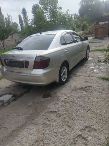 Другие автомобили: Серебристый седан Toyota Premio. Автомобиль оснащен четырьмя дверями — 11