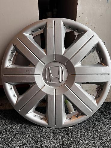 e6 3: Продаю колпаки Honda Fit/Jazz R14. 	•	Комплект: 4 штуки 	•	Все — 3