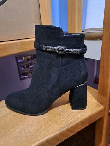 karl lagerfeld gumene cizme: Ankle boots, Opposite, 41