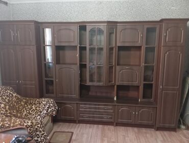 мебель сатам: Продаю стенку .в хорошем состоянии.высота 2 м.длина 4 м.за 20000 сом