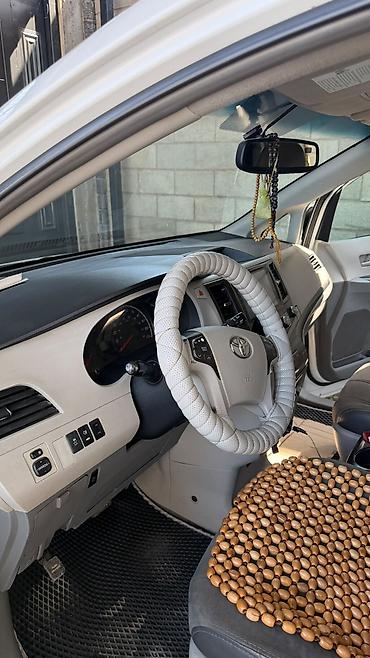 harrier 2003: Toyota Sienna: 2011 г., 3.5 л, Автомат, Бензин, Минивэн — 4