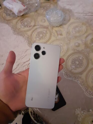 Xiaomi: Xiaomi Redmi 12, 256 GB, rəng - Gümüşü, 
 Barmaq izi, İki sim kartlı, Face ID