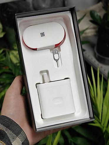 honor v3: OnePlus 15, Б/у, 512 ГБ, цвет - Бежевый, 2 SIM — 2