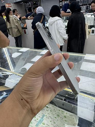 iphone 15 max: IPhone 15 Pro Max, Б/у, 256 ГБ, Natural Titanium, Зарядное устройство, Защитное стекло, Чехол, 85 % — 2