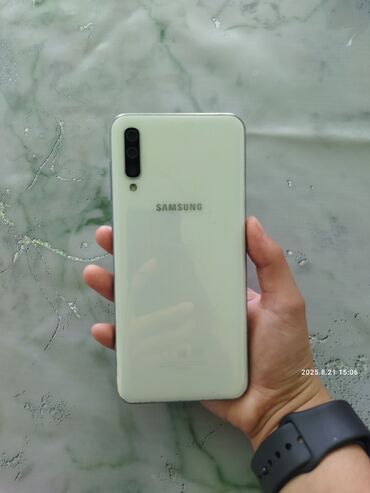 поко м5 с: Samsung Galaxy A50, Б/у, 64 ГБ, цвет - Белый, 2 SIM