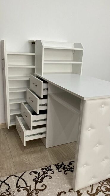полка для маникюра: Маникюрный стол делали на заказ размеры указаны на фото