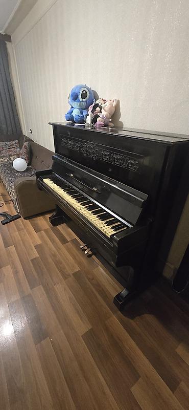 piano satisi: Klassik akustik royal (upright piano) - Korpus: qara rəngli, ön — 1