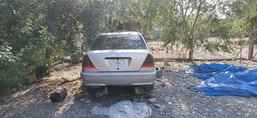 Mercedes-Benz C-Class: 2.3 l | 2000 il Sedan