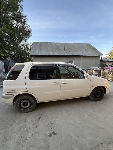состоя: Toyota Raum: 2000 г., 1.5 л, Автомат, Бензин, Хэтчбэк — 2