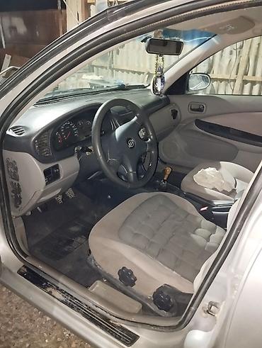 Унаа сатуу: Nissan Almera: 2001 г., 1.8 л, Кол менен иштөөчү, Хетчбек — 6