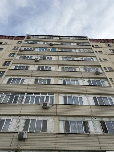 сдаю 1комнатную квартиру на долгий срок в районе кок жар: 2 бөлмө, 67 кв. м, 106-серия жакшыртылган, 1 кабат, Косметикалык ремонт