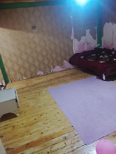 1 otaqlı həyət evi (studiyo plan). - Geniş zal/yataq sahəsi: taxta