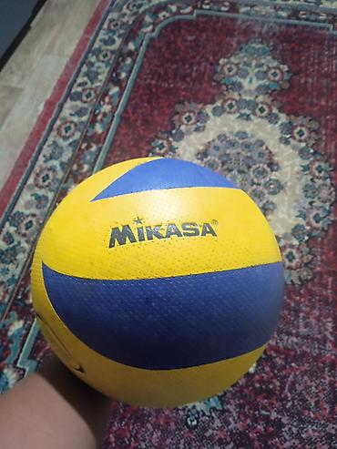 волейбольные: Волейбольный мяч Mikasa MVA200 в подарок идёт насос и иголка для мяча — 2