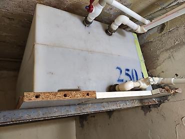 seyfler: Plastik su çəni – 250 litr İstifade olunub,normal vəziyyətdədir — 2