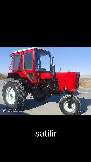 traktor altlıqlı bej bosonojkalar: Kənd təsərrüfatı üçün tək kabinalı təkərli traktor. - Rəng: qırmızı — 1