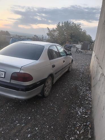Toyota: Toyota Avensis: 1998 г., 1.6 л, Механика, Бензин, Седан — 1