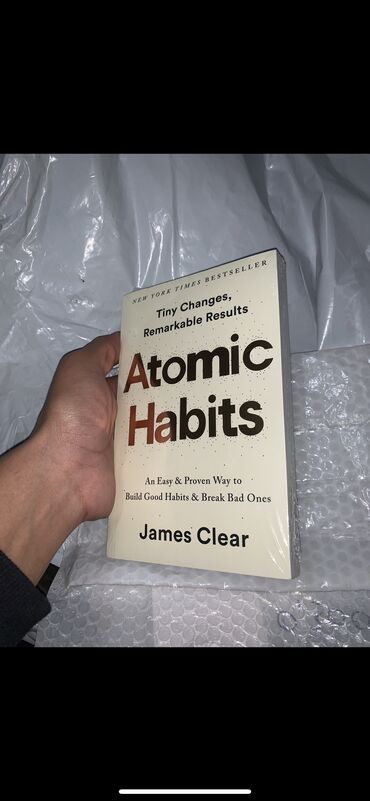 Саморазвитие и психология: Продаю новую книгу на английском языке Atomic Habits от James Clear