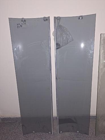 şuşə qapi: Şüşə vitrin/şkaf qapıları (3 ədəd) satılır. Ölçüləri: 2 dənə Şüşə eyni — 3