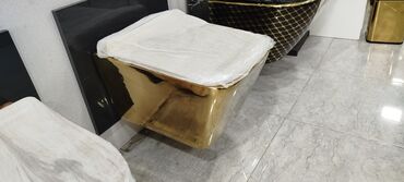 Saturn: Qızılı rəngdə divara bərkidilən asma unitaz - Material: yüksək