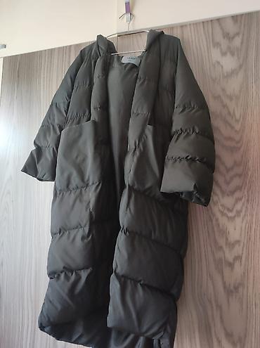 pol palto: Qadınlar üçün uzun şişmə palto - Rəng: tünd zeytun/khaki - Model — 1