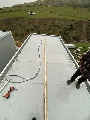 Аренда складов и мастерских: Модульный контейнер серого цвета с белой отделкой. Оснащен дверью и at lalafo.kg — 14 Аренда складов и мастерских: Модульный контейнер серого цвета с белой отделкой. Оснащен дверью и — 14