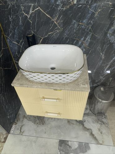 Hamam üçün kranlar: Bu, hamam otağı üçün nəzərdə tutulmuş müasir üslublu yuma hövzəsi və