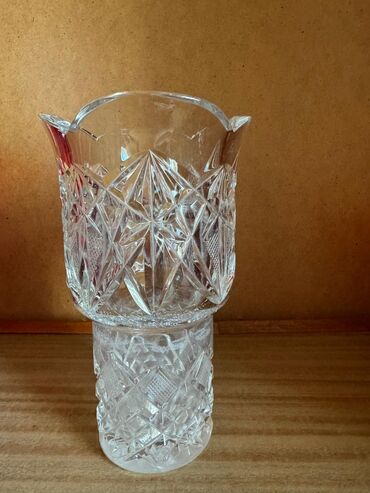 Termoqablar: Kəsimli şüşə/kristal qab - Material: qalın, şəffaf şüşə (kristal