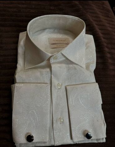 geyinmisem qirmizi koynek: TWORS Classic kişi köynəyi – Slim Fit - Rəng: süd-ağ - Parça: parlaq