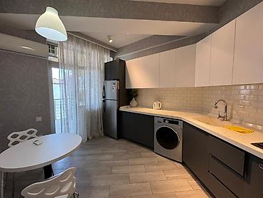 kiraye ev quba: İcarəyə verilir 2 otaqlı yeni tikili 100 m², Gənclik m. Kateqoriya — 9