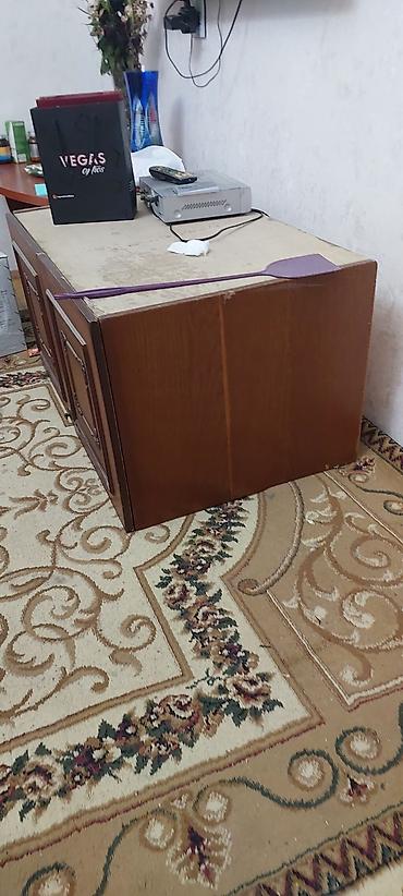 ağ qorka: Taxta şkaf - Təxmini ölçülər (şəkillərə əsasən): en ~90 sm, dərinlik — 2