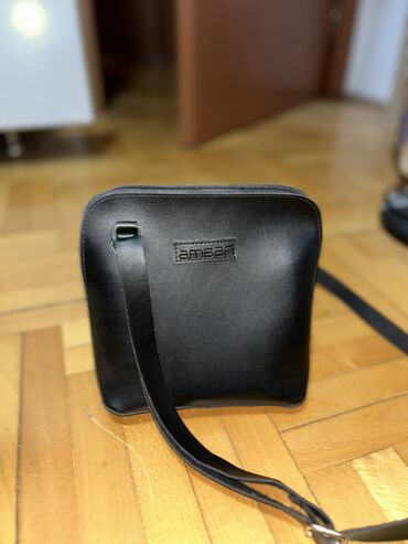 torbica fk barcelona: AMBAR crna torbica nošena jednom, očuvana, kao nova
