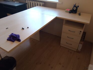 Ofis masaları: İşlənmiş, İşçi üçün, Künc masa