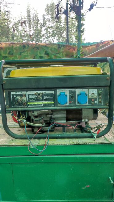 Генераторы: Бензиновый генератор 3.0kw работает отлично запускается с пол пина не
