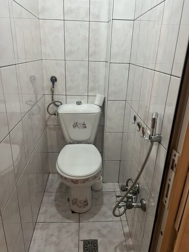 Köhnə tikili: Gəncə şəhəri Heydər Əliyev prospekti 32 nömrəli orta məktəbin qarşısı -da lalafo.az — 19 Köhnə tikili: Gəncə şəhəri Heydər Əliyev prospekti 32 nömrəli orta məktəbin qarşısı — 19