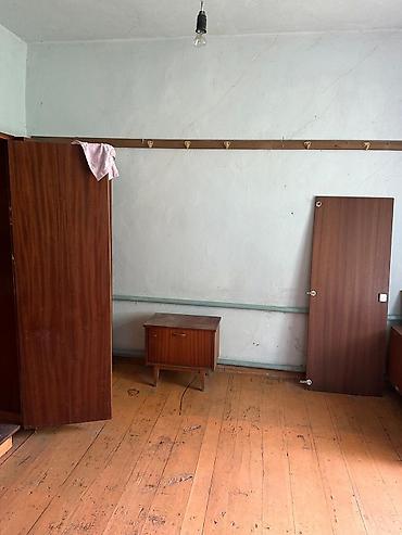 дом ынтымак: Продаётся дом с участком. Описание: внутри 4 комнат . Окна с — 1