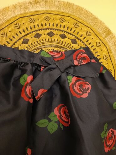 Ətəklər: Qız uşaqları üçün - Dizayn: Tünd göy fon üzərində qırmızı qızılgül -da lalafo.az — 2 Ətəklər: Qız uşaqları üçün - Dizayn: Tünd göy fon üzərində qırmızı qızılgül — 2